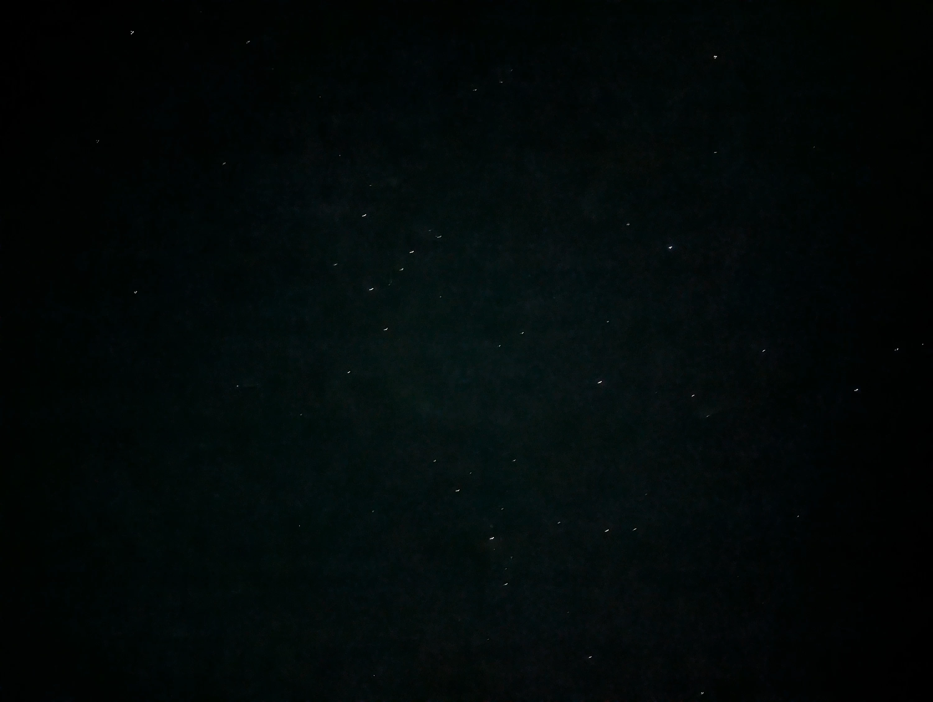 写真では伝わらないけど星群が見えます（現地にて撮影）