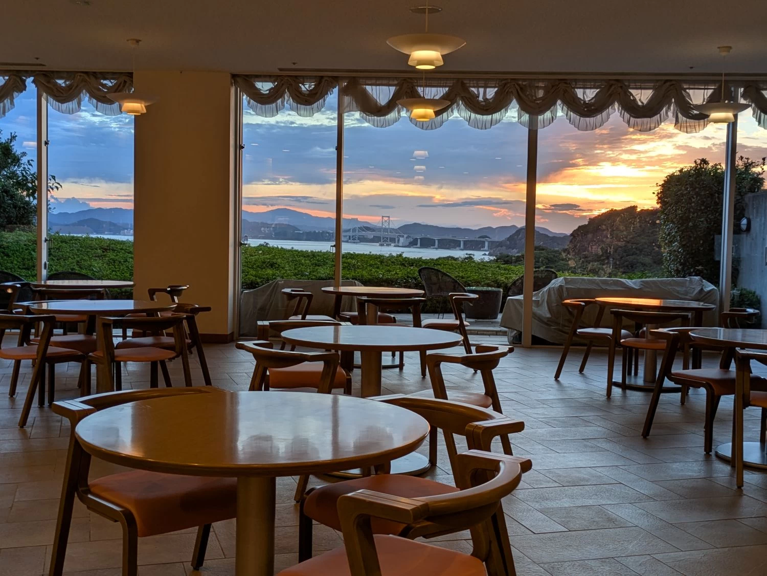 宿泊者専用ラウンジ（現地にて撮影）