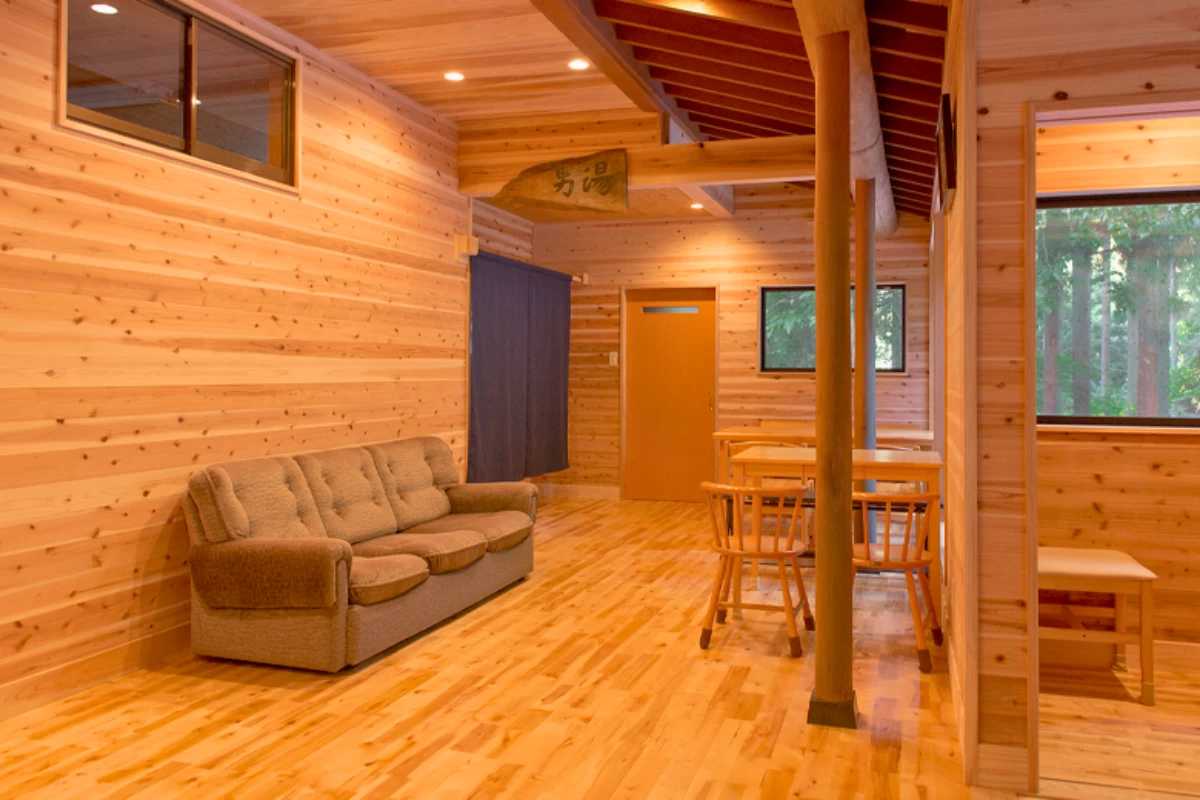 木が素敵な内観