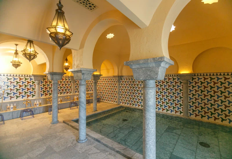 異国情緒漂う「スパ・アルハンブラ」