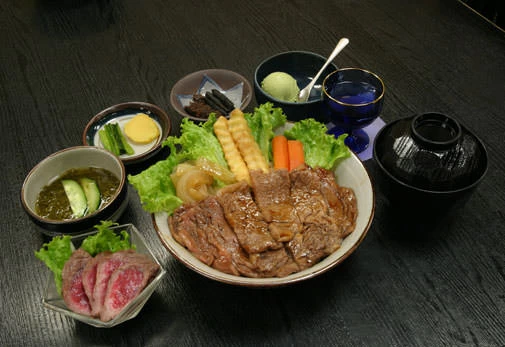 寶来亭 ステーキ牛丼