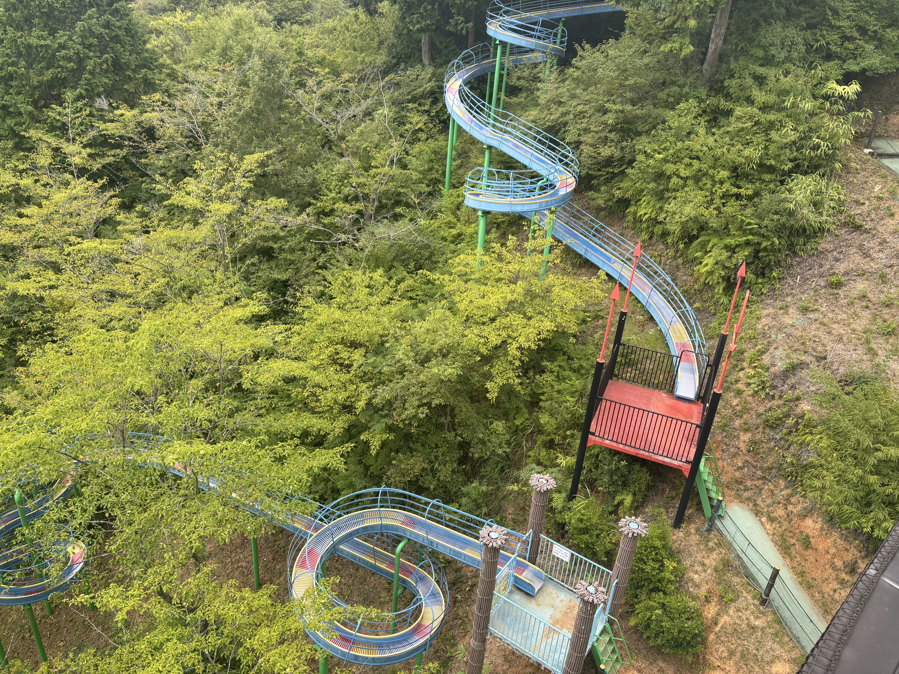 全3コース、5つの滑り台がある