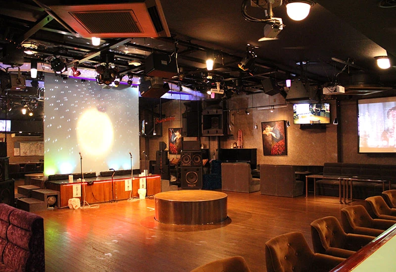 カラオケスペースもある