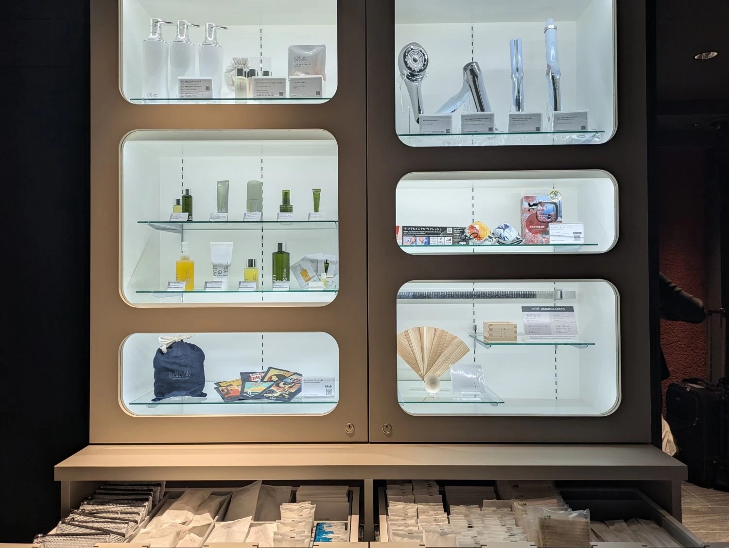 1階の「STAY SELECT BAR」（現地にて撮影）