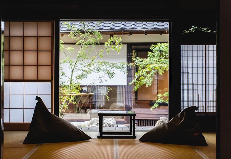 四季を彩る庭園を見渡す贅沢なひと時