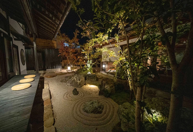 遠州流の美しい枯山水庭園に思いを馳せる