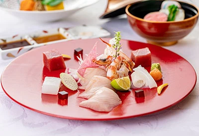 素材や器のこだわりを大切に料理の奥深さを追求