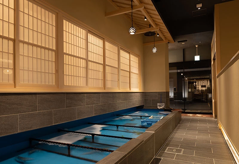 活きの良い食材へのこだわりからいけすを設置