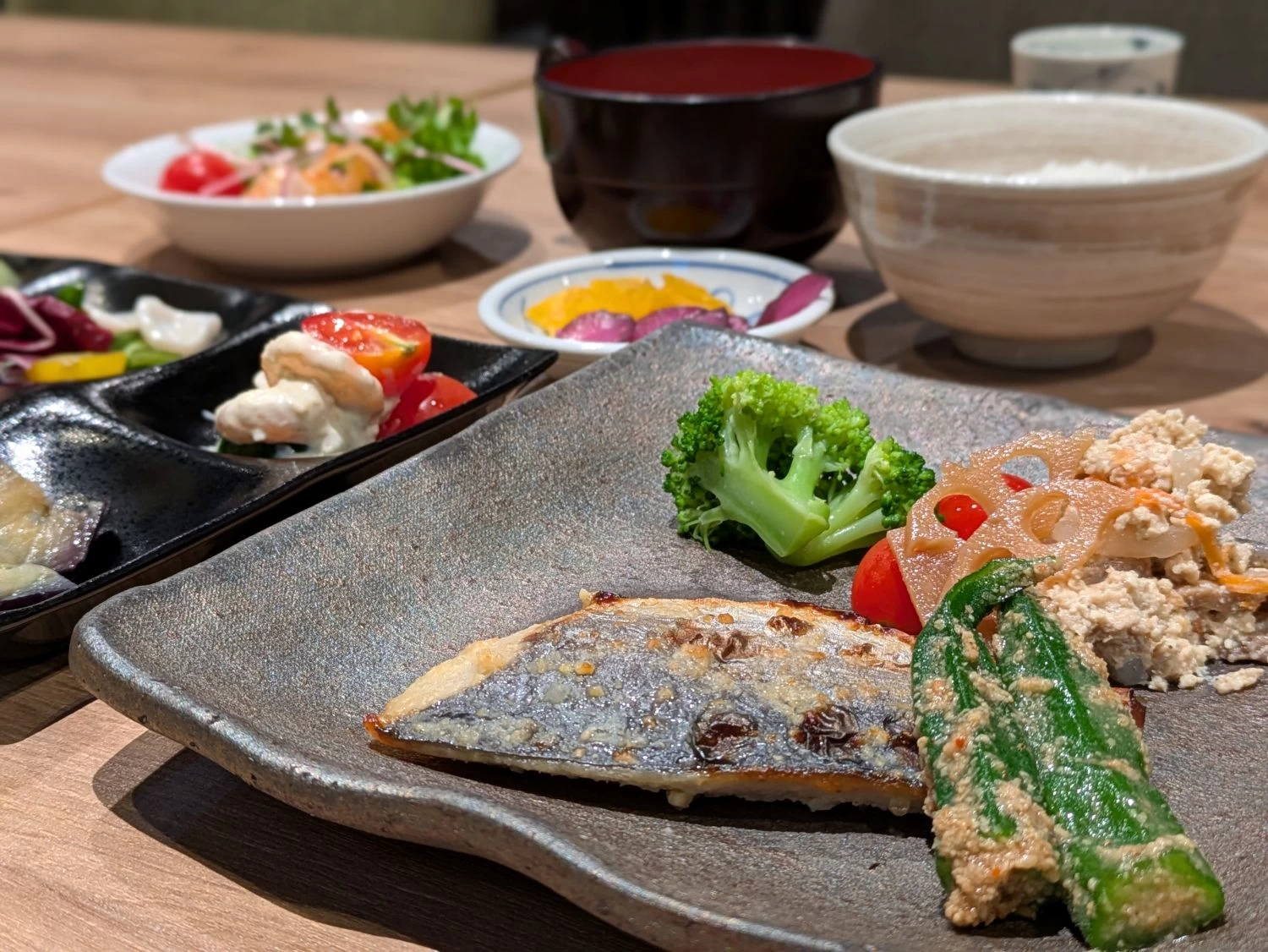 メインで選べる「鰆の西京焼き」（現地にて撮影）