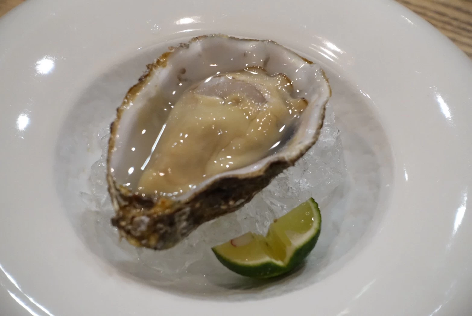 殻付きの生牡蠣「惑香」