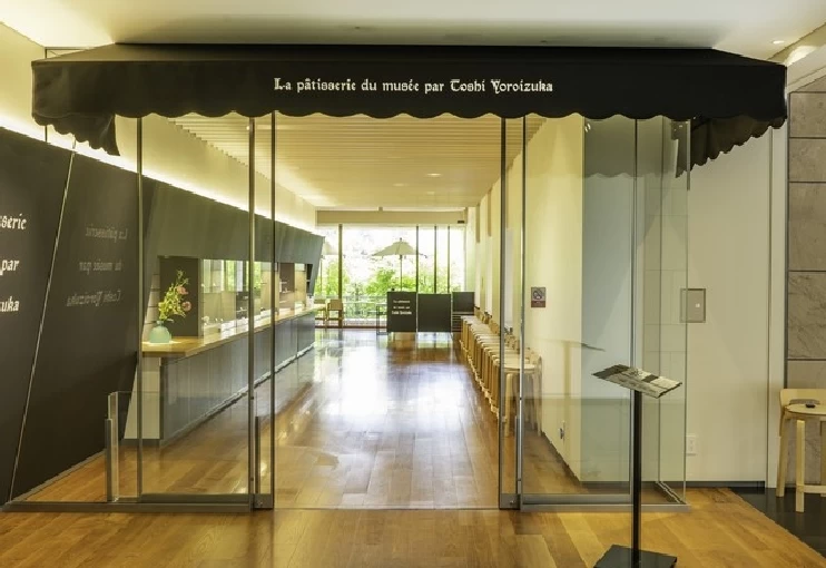 La pâtisserie du musée par Toshi Yoroizuka