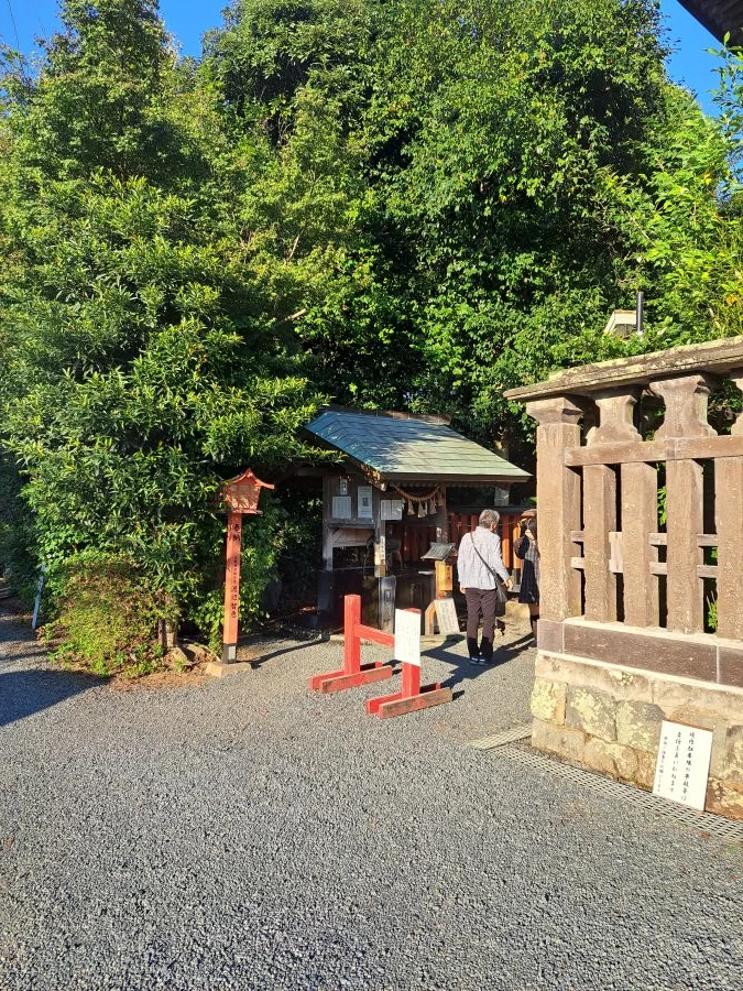 「疋野長者の御神陵」は、「長者の泉」の奥に