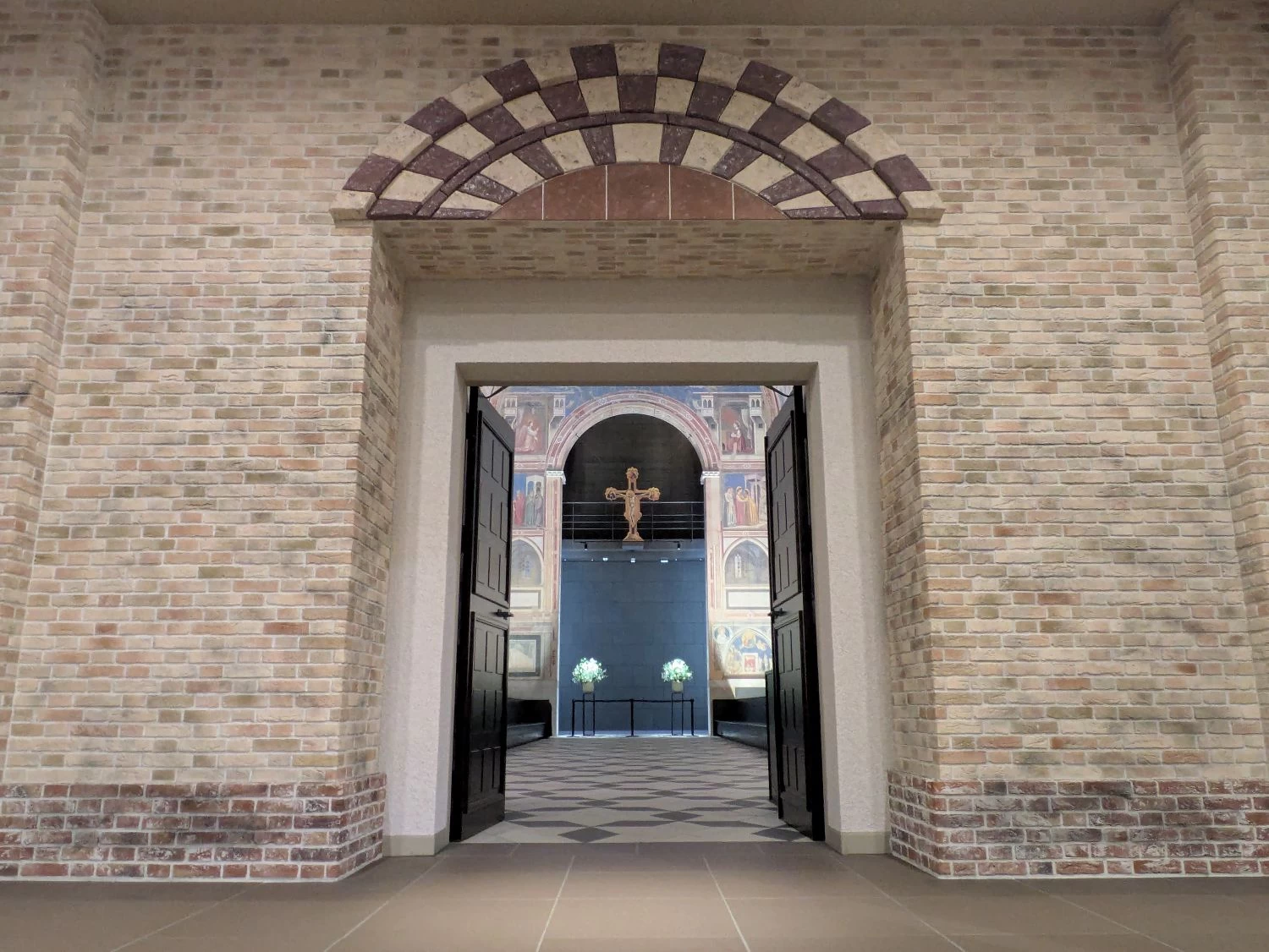 入口から趣のあるつくり（現地にて撮影）