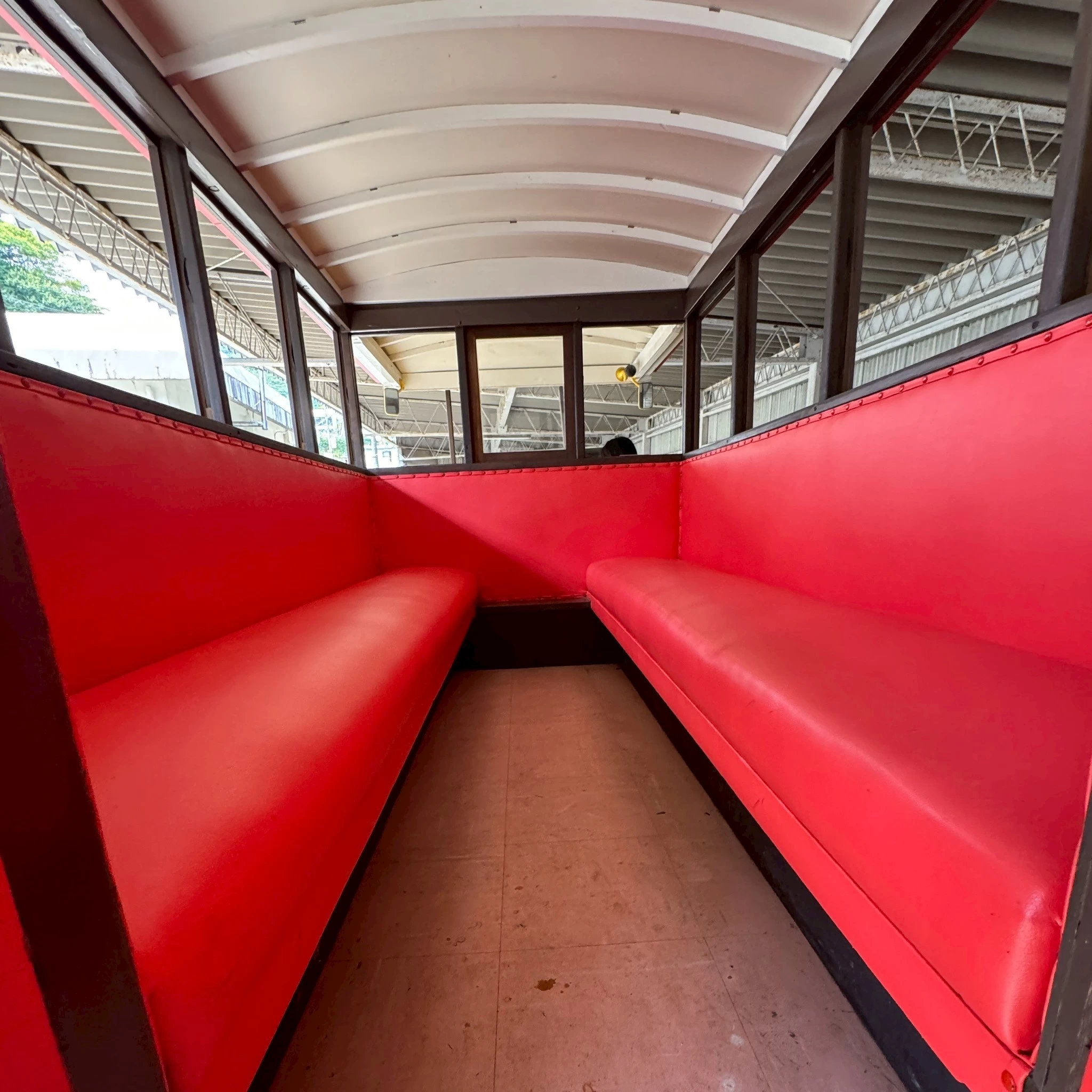 トテ馬車内（現地にて撮影）