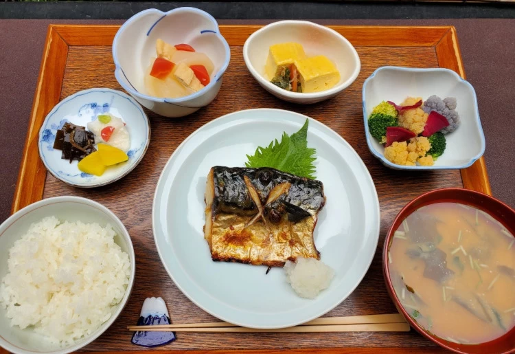 ろじうぜん 塩サバ焼