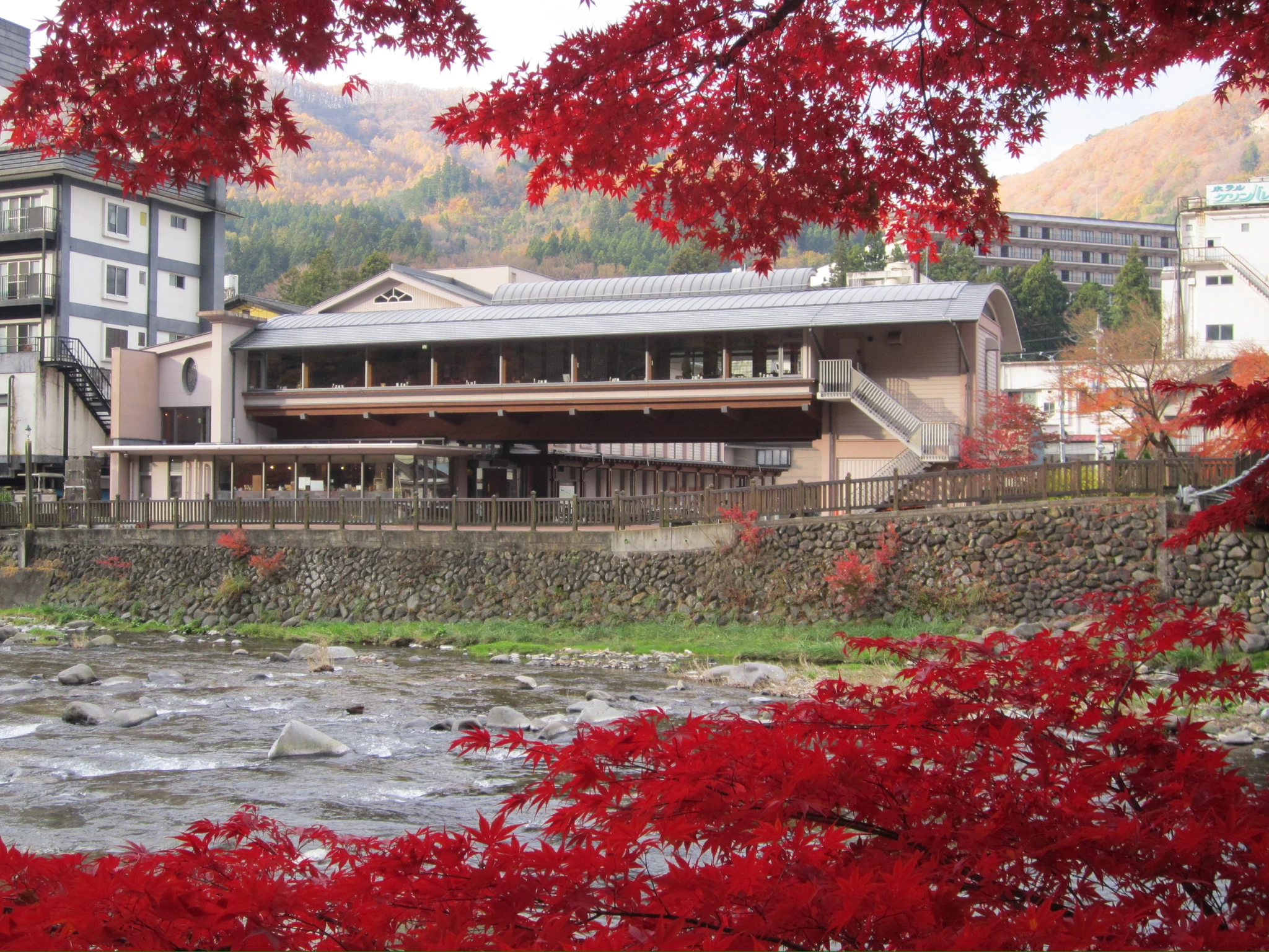 もの語り館外観対岸①