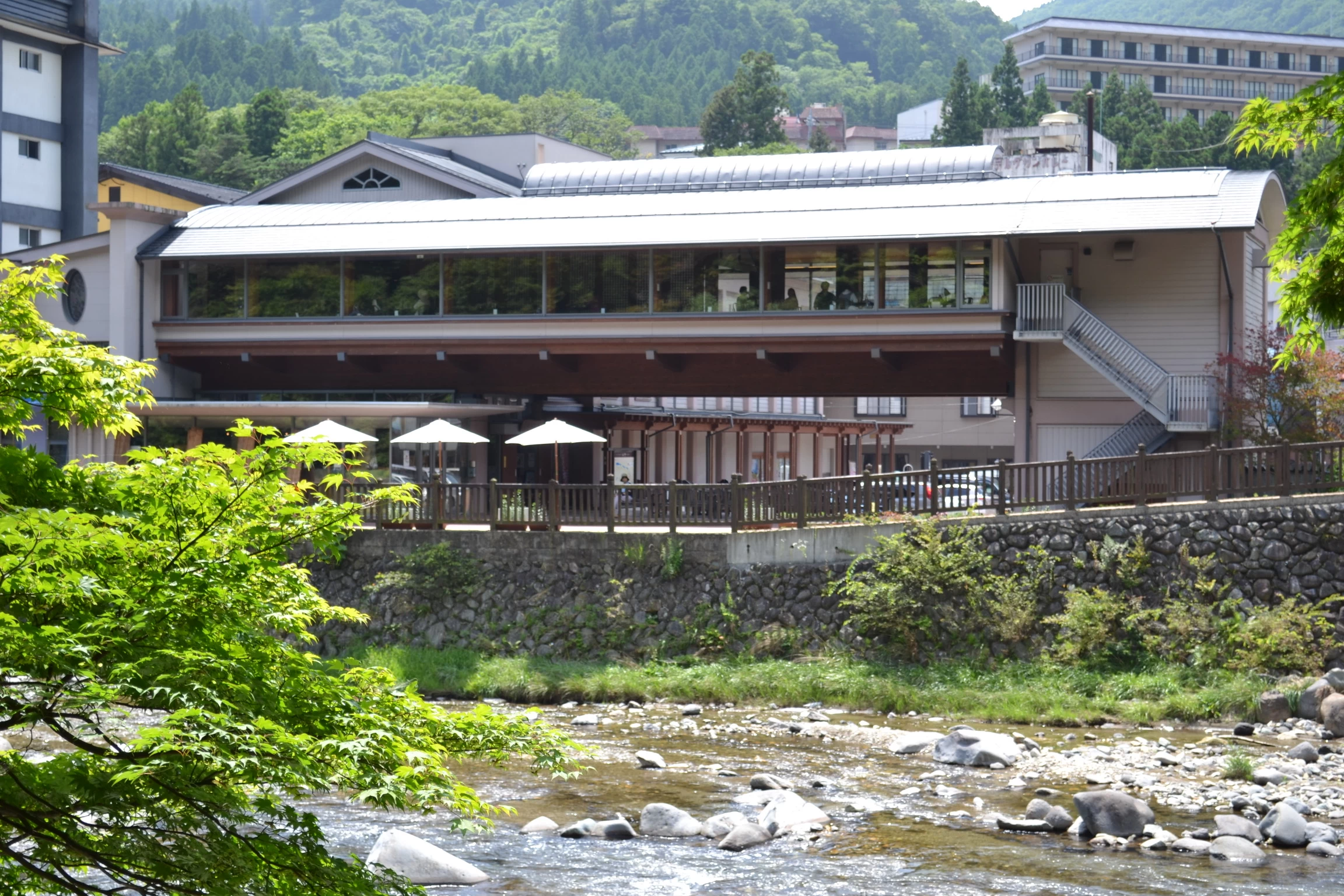 もの語り舘外観対岸②