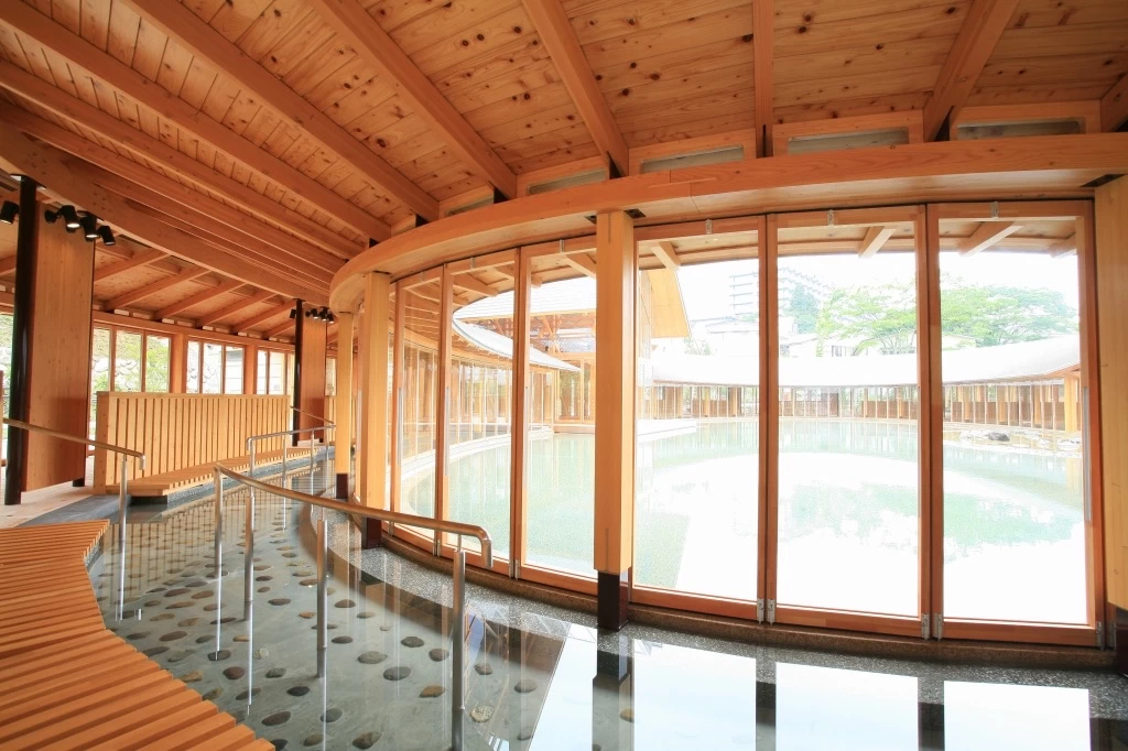 湯っ歩の里足湯回廊①