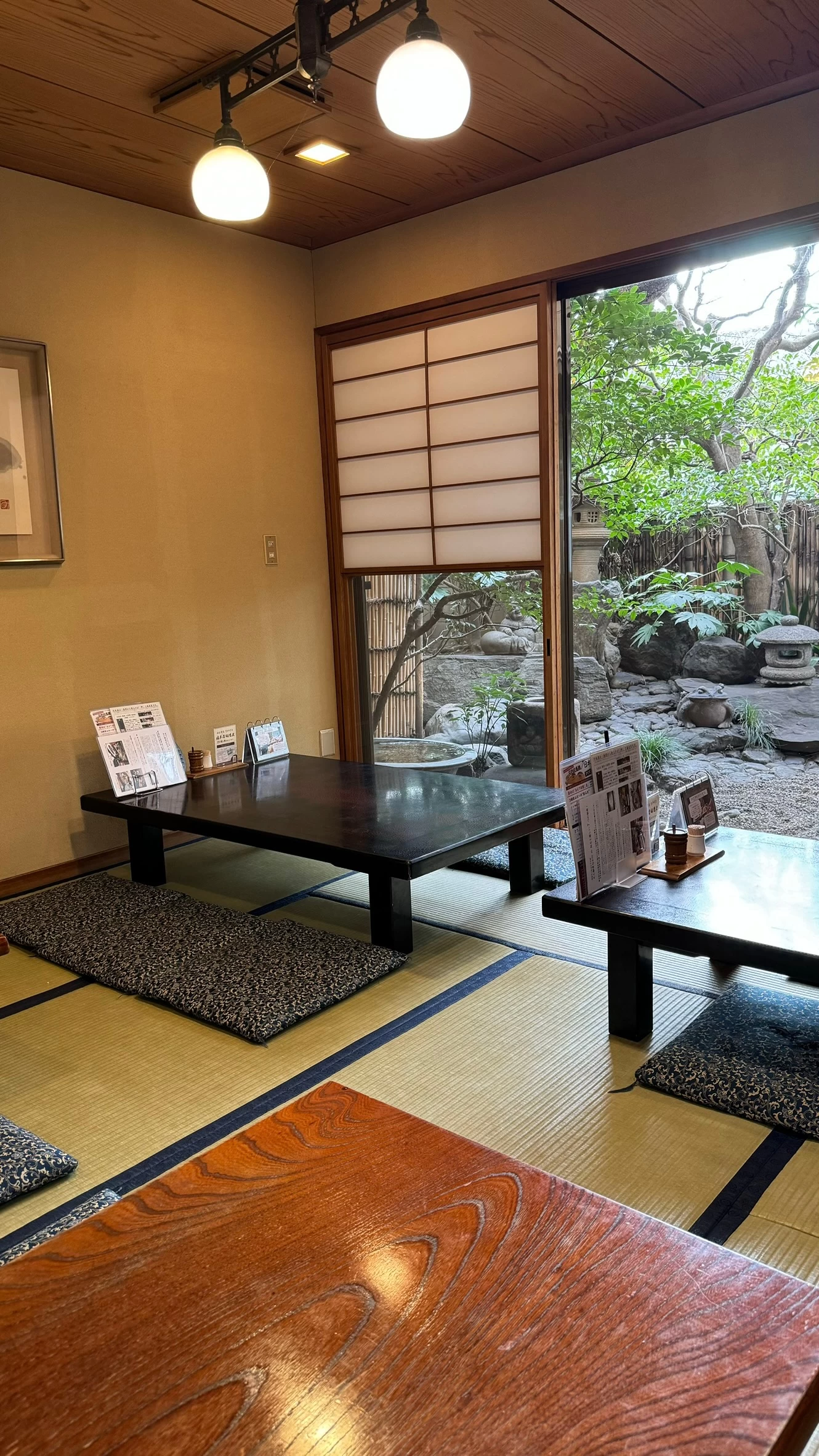 中庭の見える席（現地にて撮影）