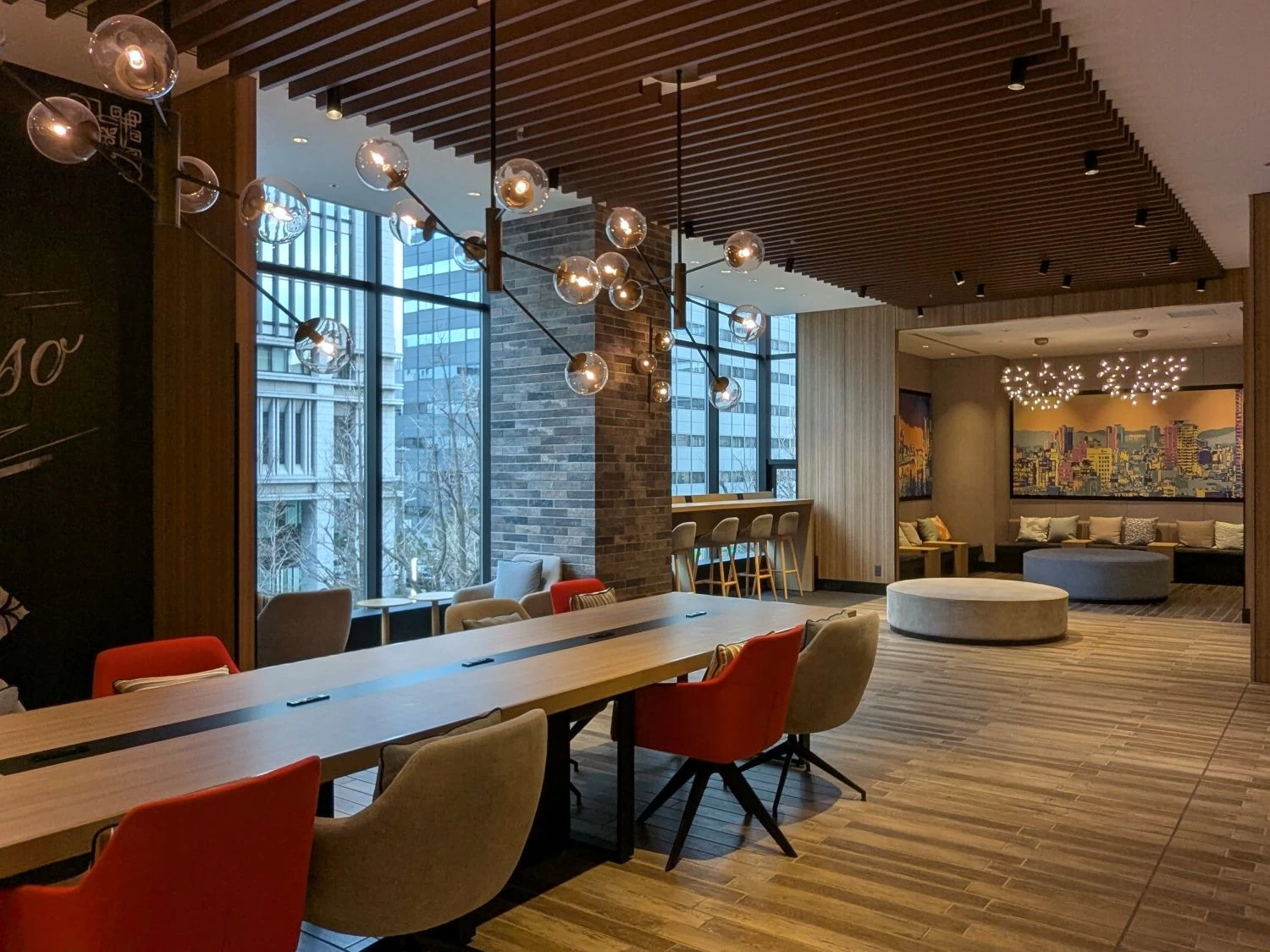 にぎやかなデザインが楽しい（現地にて撮影）