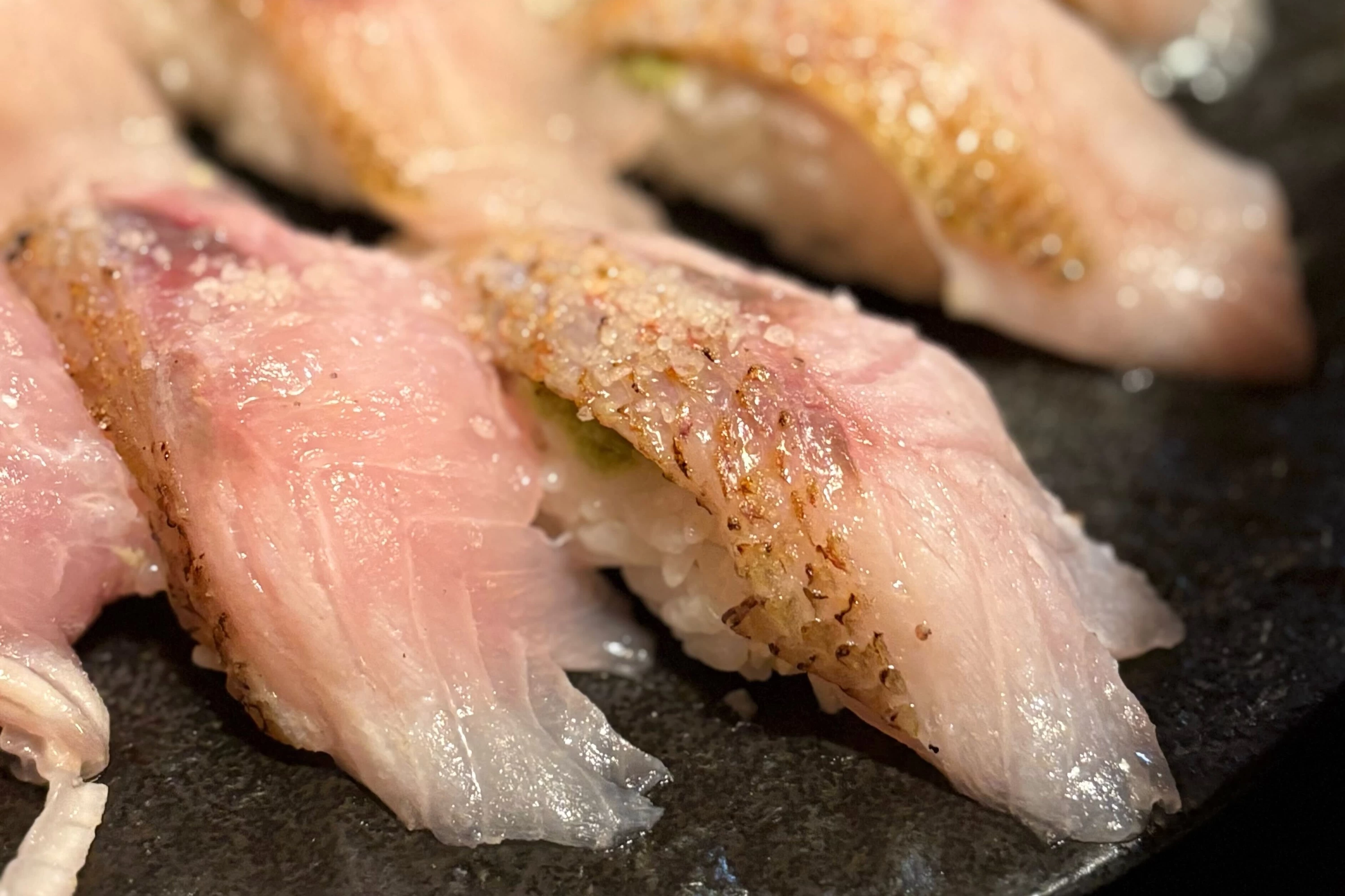 脂ののったノドグロのにぎり（現地にて撮影）