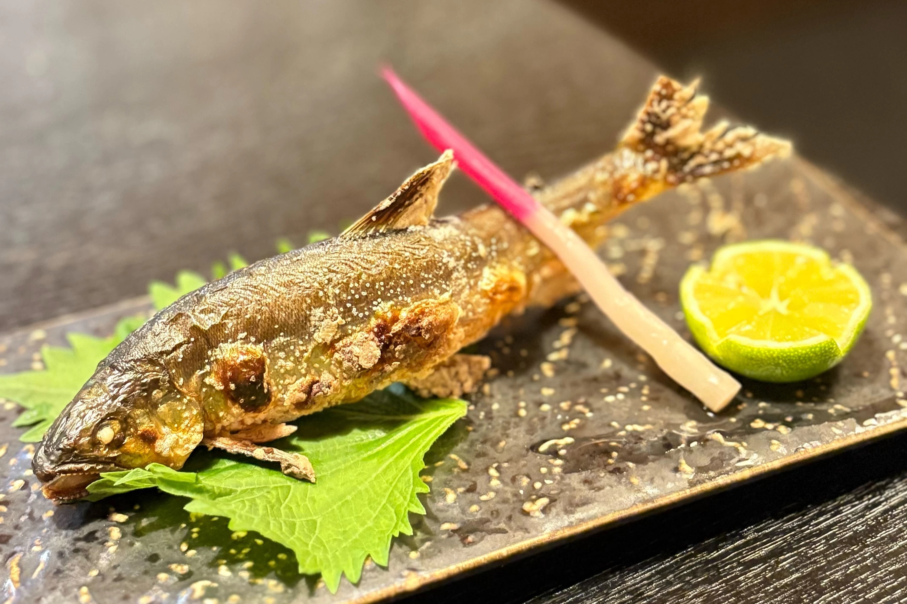 季節限定！高津川の鮎の塩焼き（現地にて撮影）