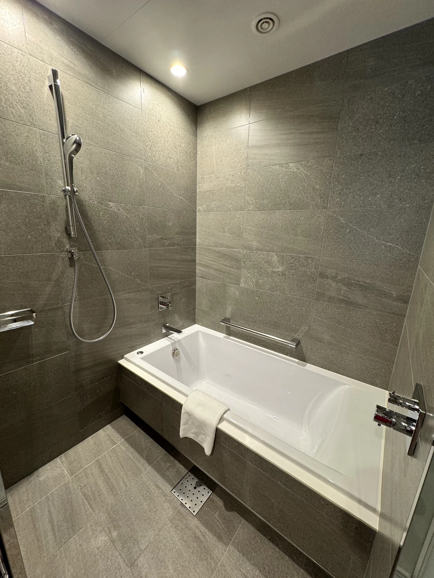 広めのバスルーム