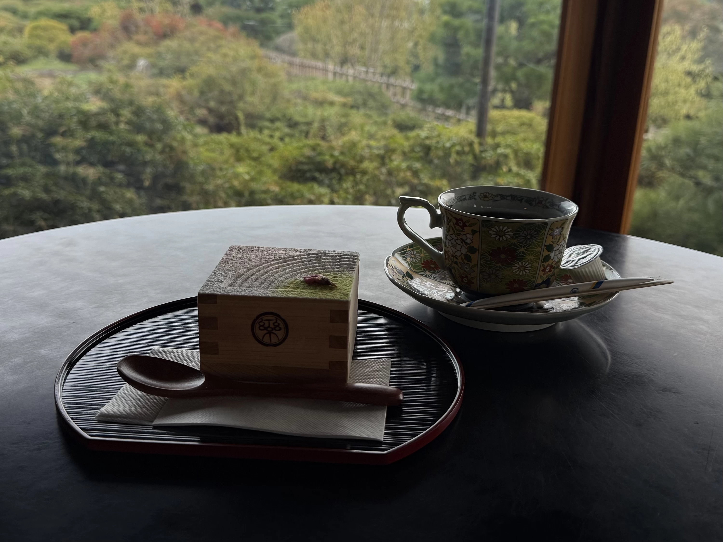 スイーツとコーヒー（現地にて撮影）