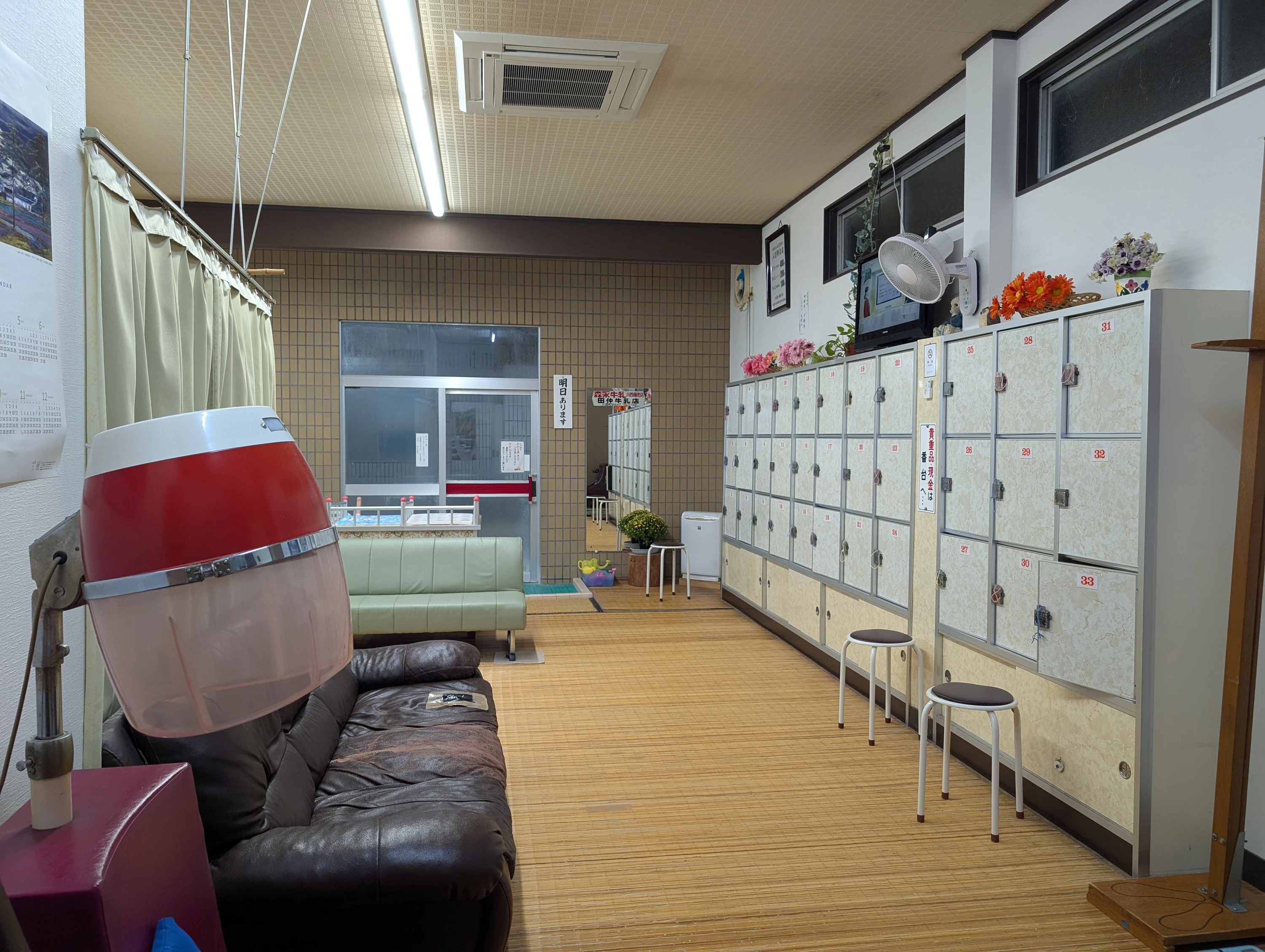 ロッカー、脱衣所（現地にて撮影）