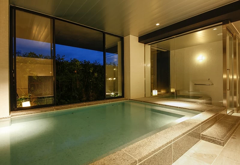 最上階に位置する市内最大級の大浴場