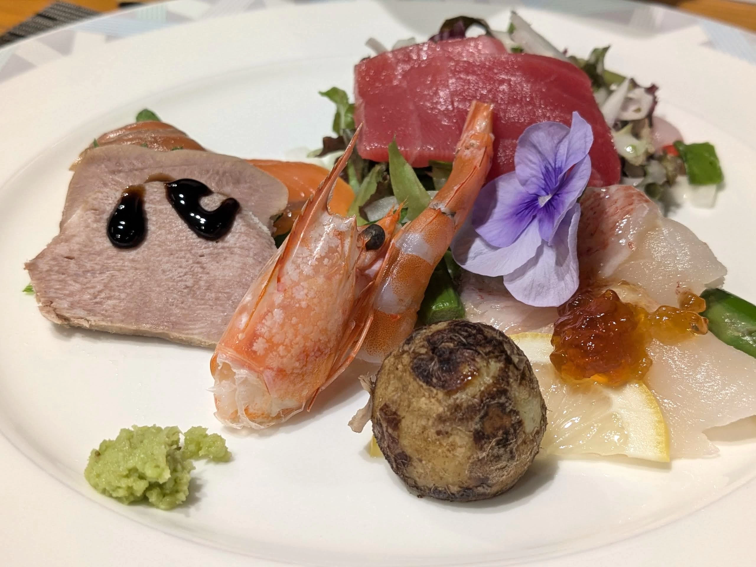 前菜（現地にて撮影）