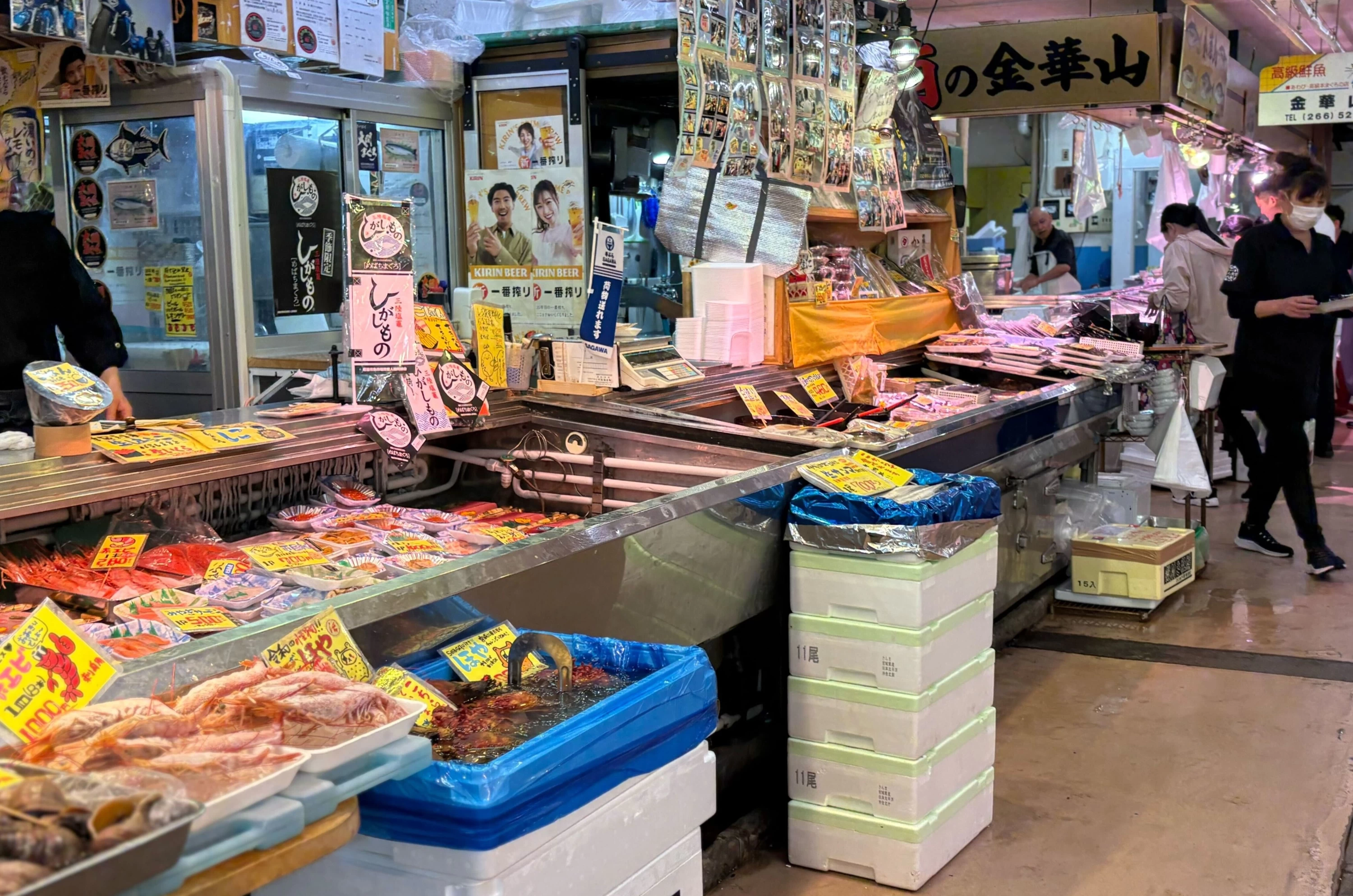 新鮮な鮮魚の数々（現地にて撮影）