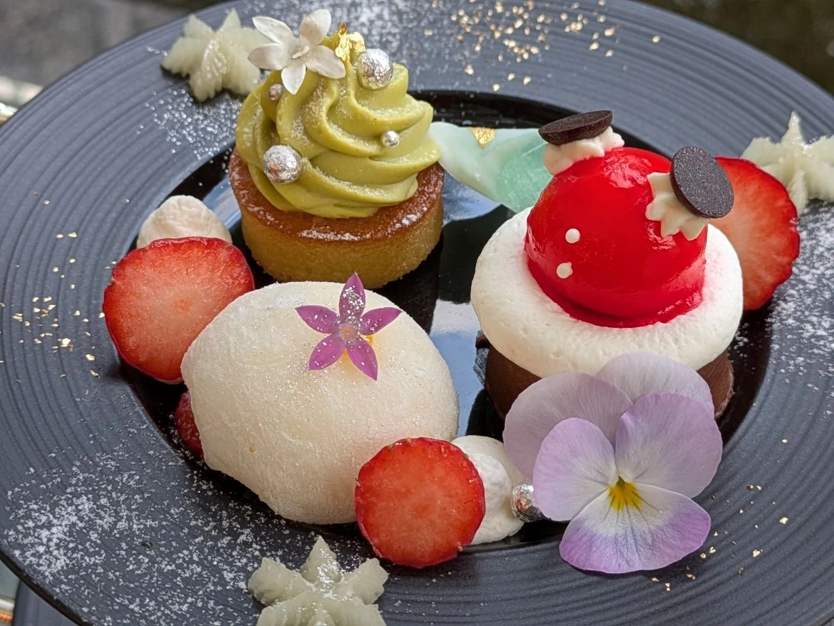 1段目スイーツ（現地にて撮影）