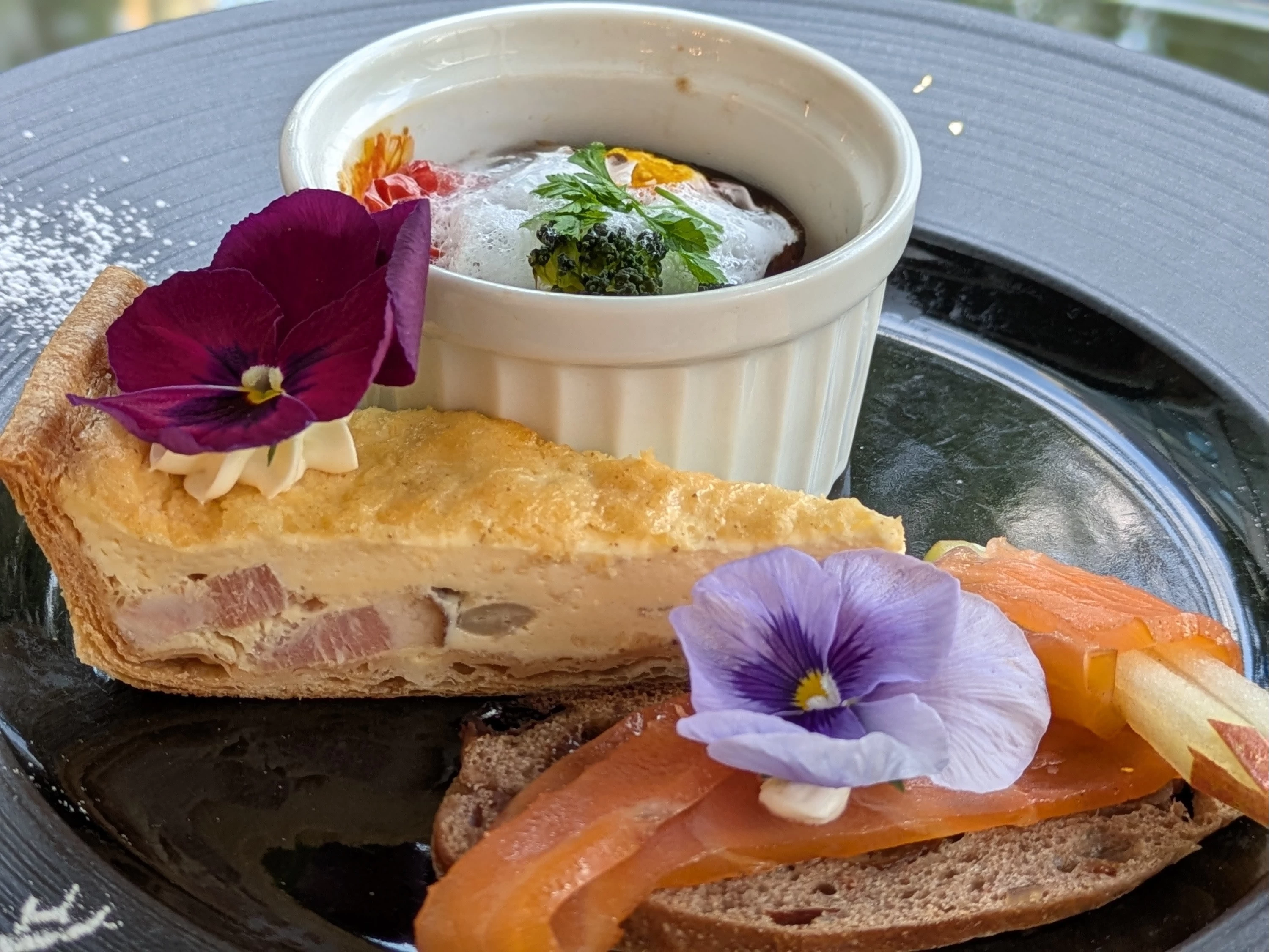 3段目セイボリー（現地にて撮影）