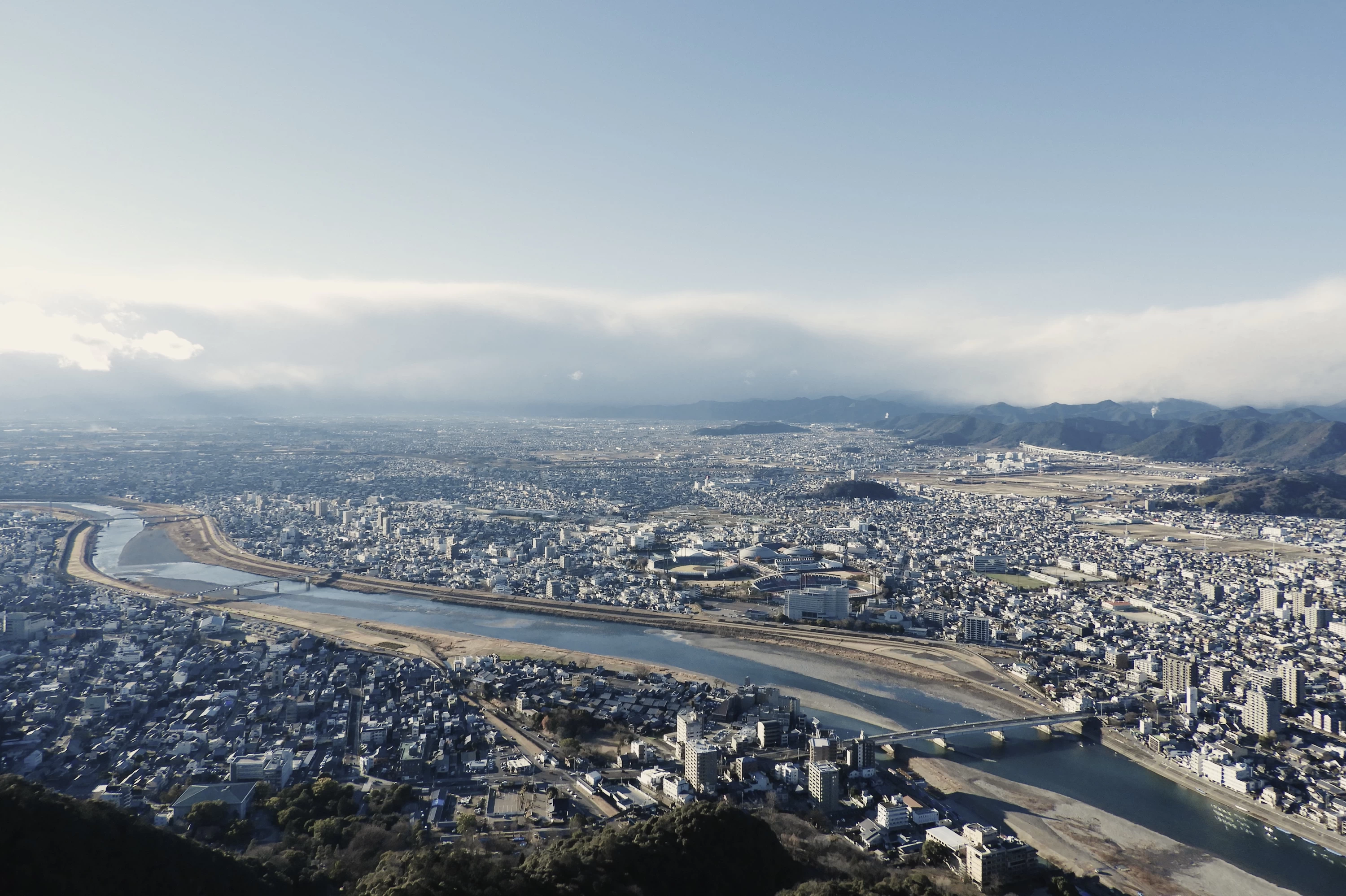 長良川と岐阜市街のパノラマが壮大