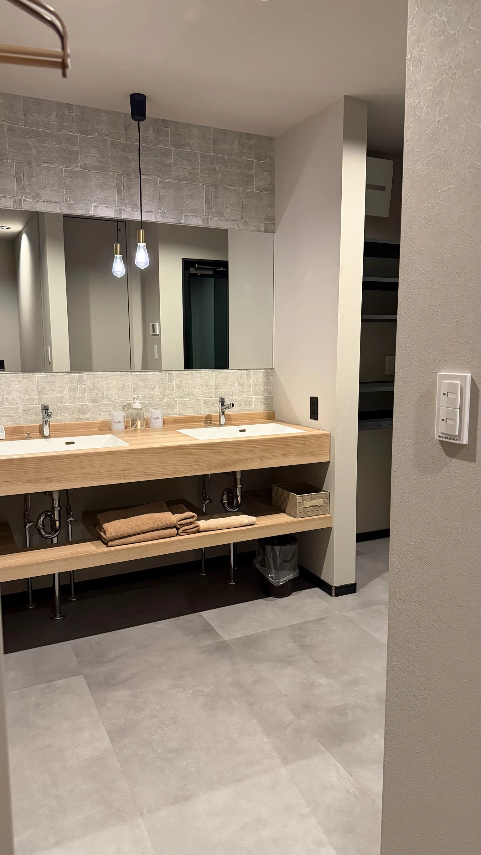 一棟貸別荘の洗面所（現地にて撮影）