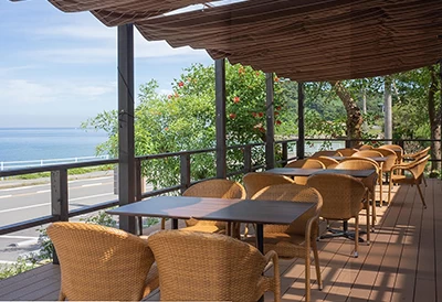 テラス席から海！