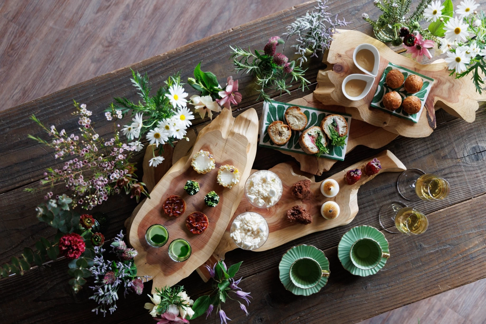 花と自然に囲まれた空間