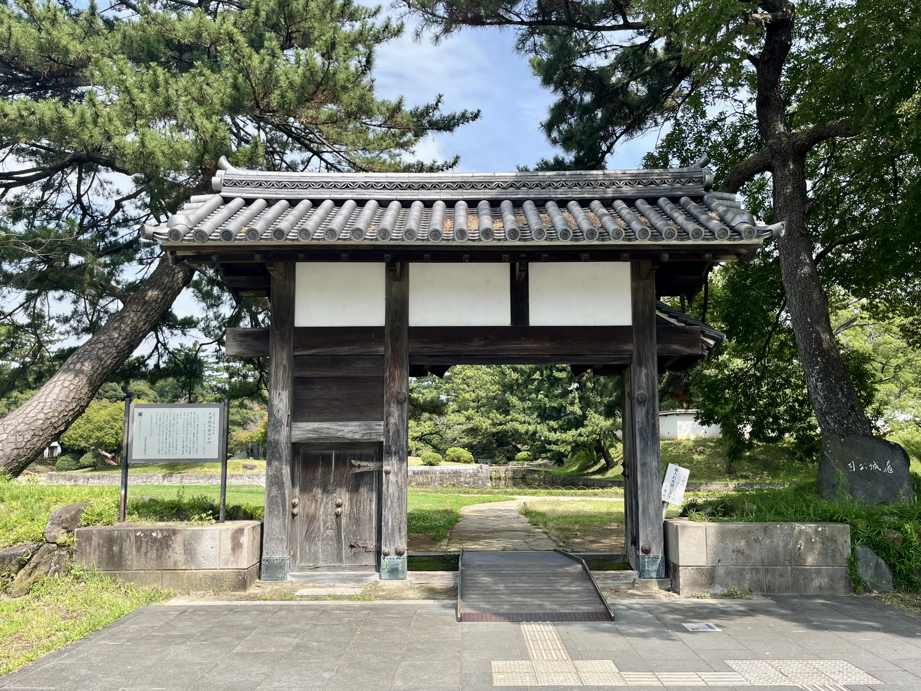 旧前川口門（現地にて撮影）