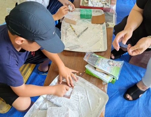 イベント風景（勾玉づくり①）