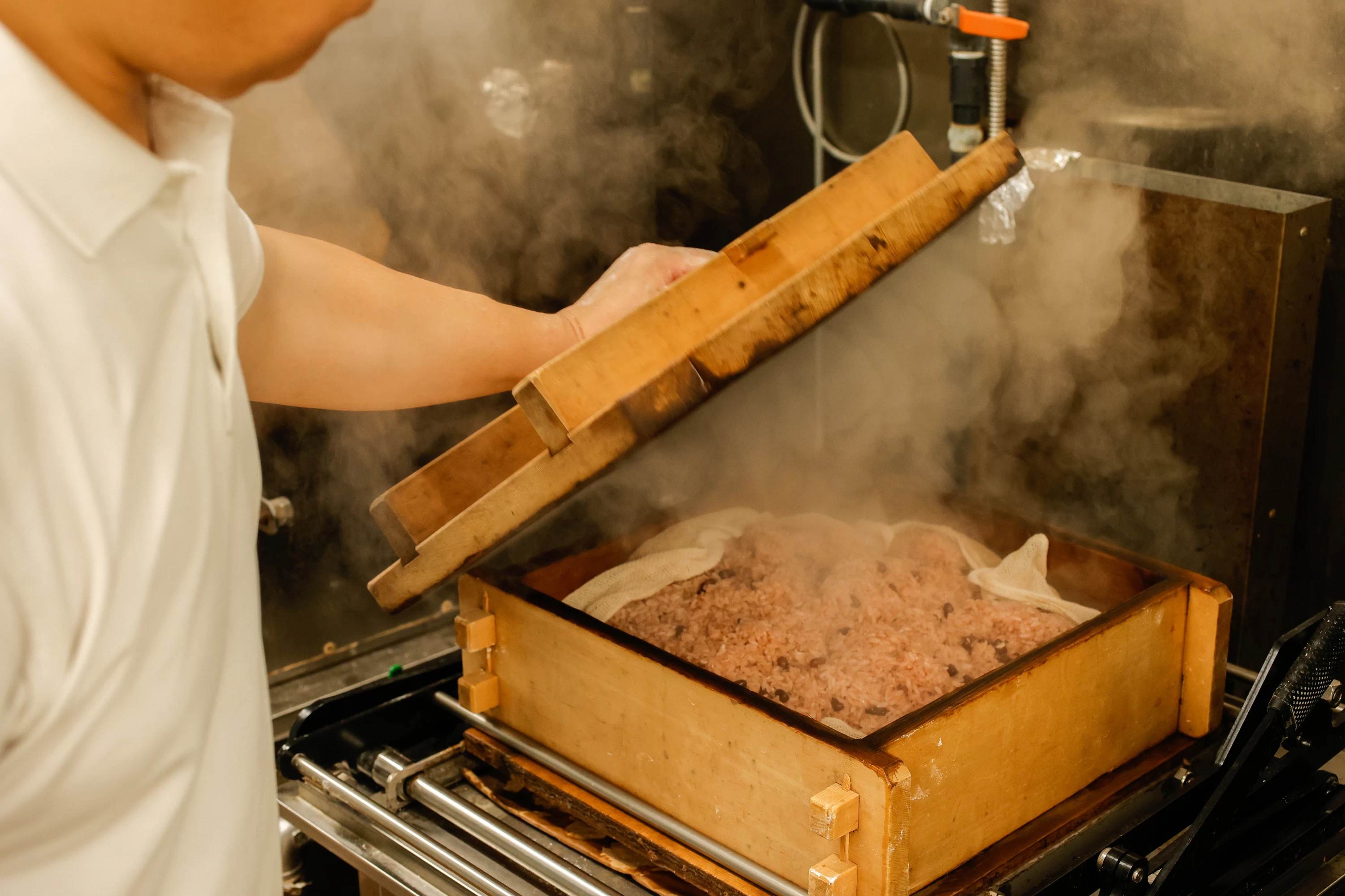 毎朝職人が早朝から手作りしている