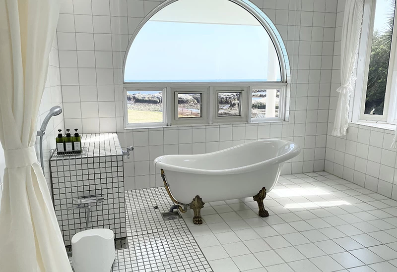 各ベッドルームにバス・トイレを完備