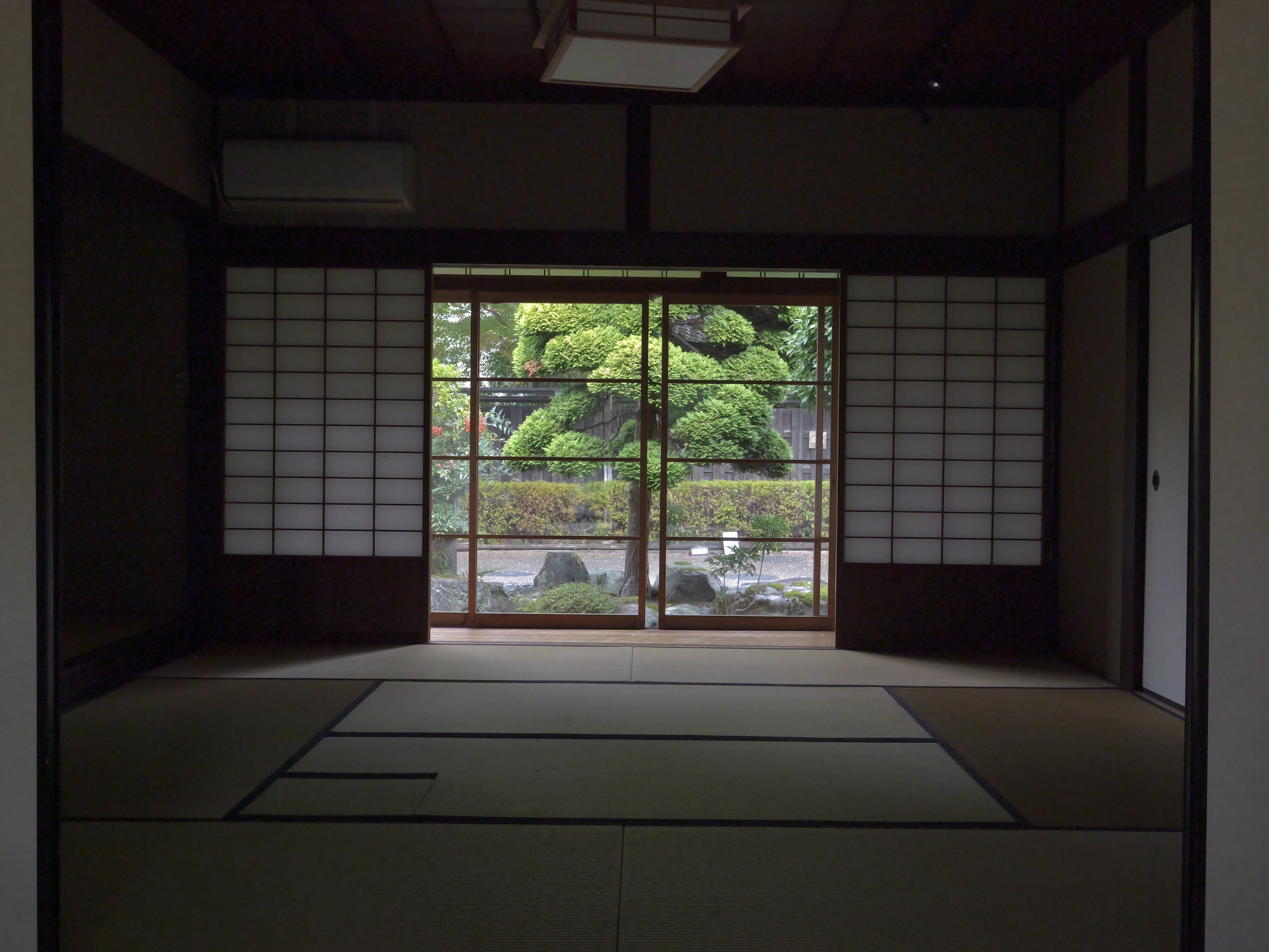 座敷（現地にて撮影）