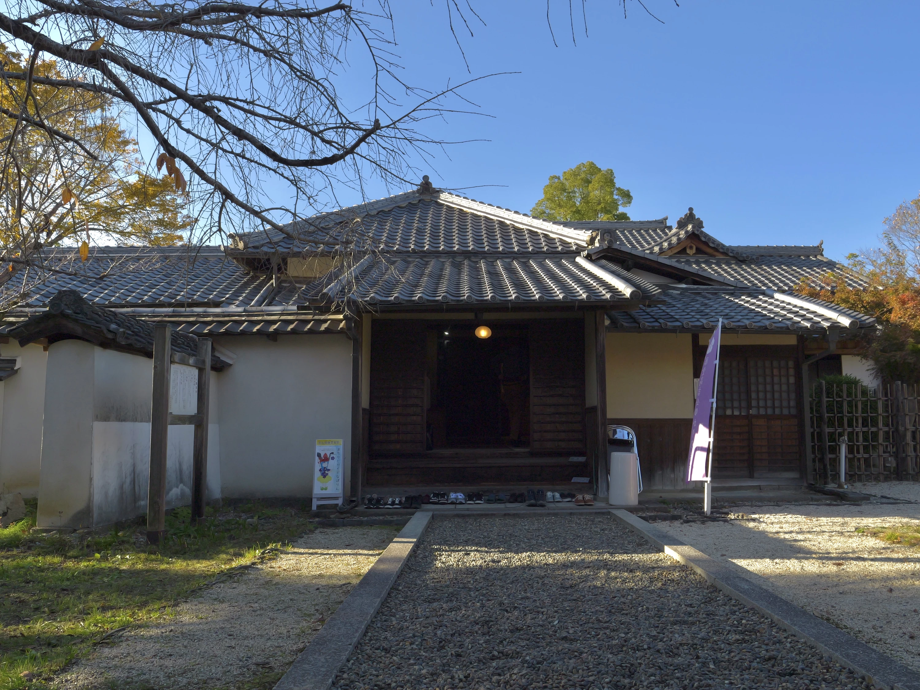 現 玄関（現地にて撮影）