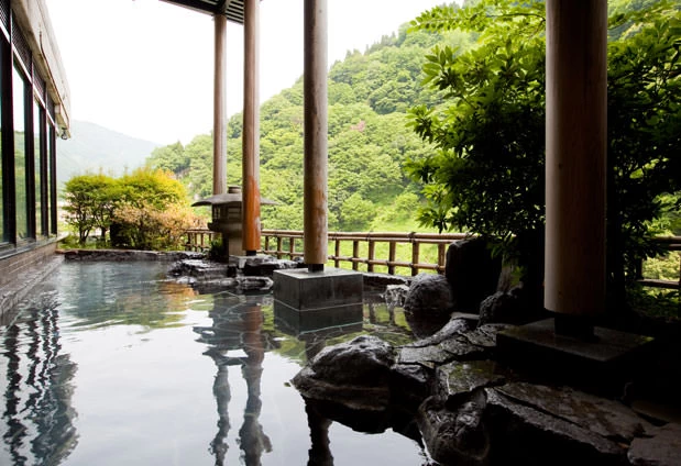 季節の移ろいを肌身に感じる露天風呂