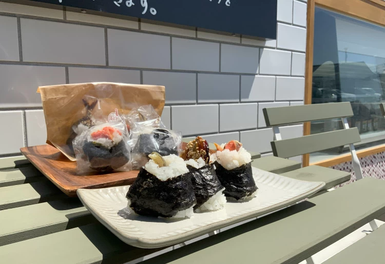 海の幸おにぎり（各200円）