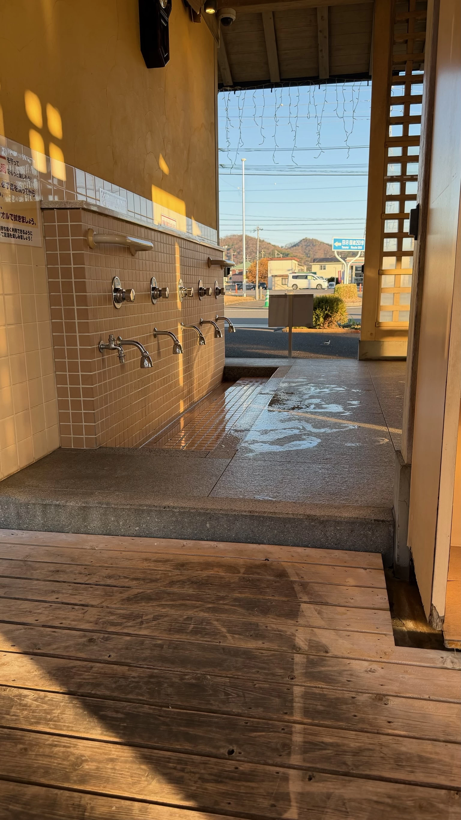 道の駅 どまんなかたぬま 足湯②（現地にて撮影）