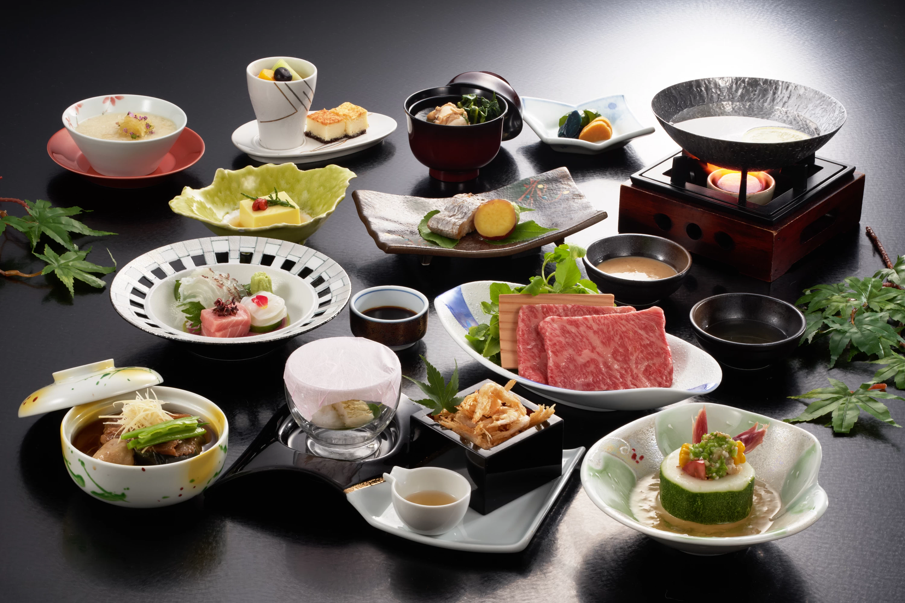 富山湾と立山連峰の恵みが詰まった会席料理