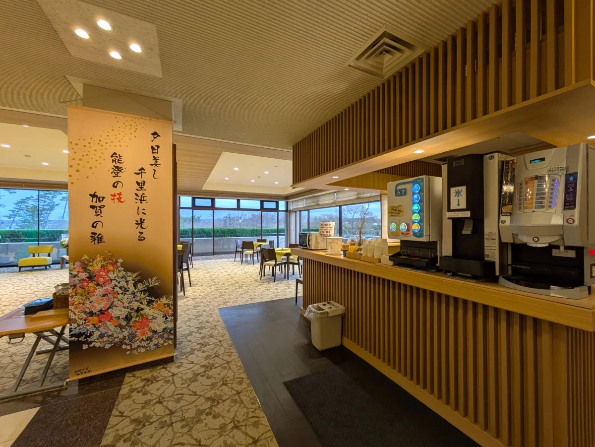 7:00～20:30はフリードリンクを利用できる（現地にて撮影）