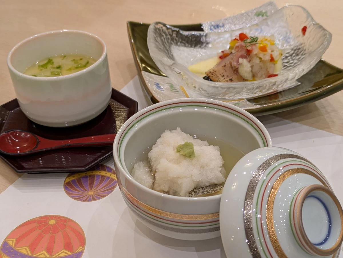 椀物、茶わん蒸しなど（現地にて撮影）